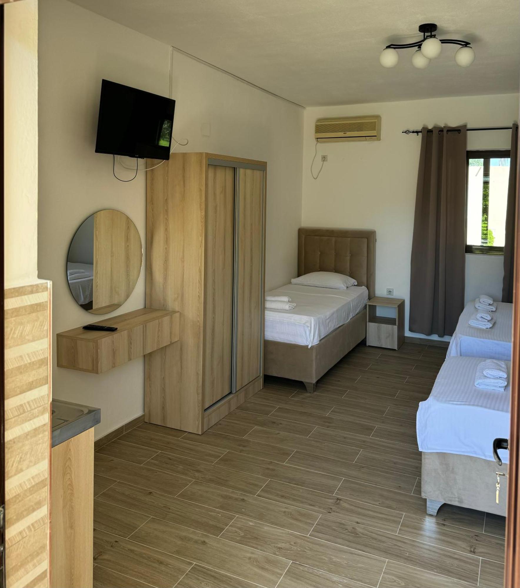 Niki Apartments 울친 외부 사진